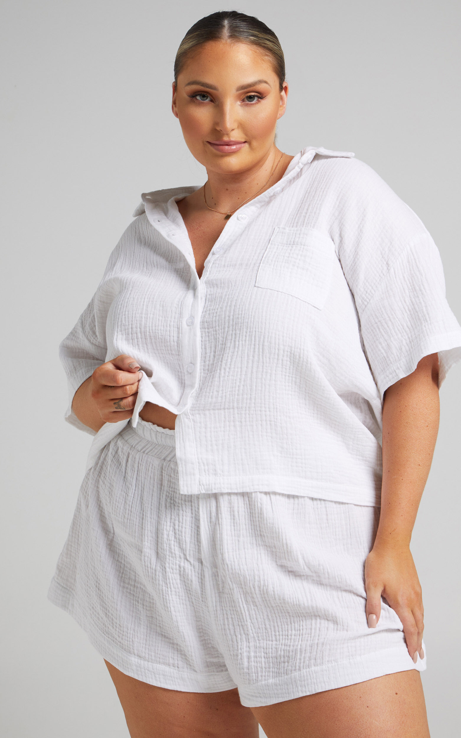Donita Shorts - Elastic Waist Shorts in White 11 Donita Shorts - Elastic Waist Shorts in White